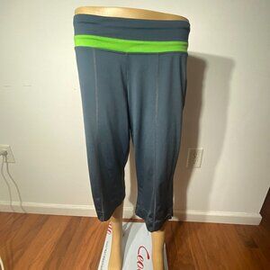 Women's Nike Performance Capri Leggings - Size Large